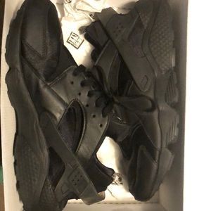 Black Nike Huarache